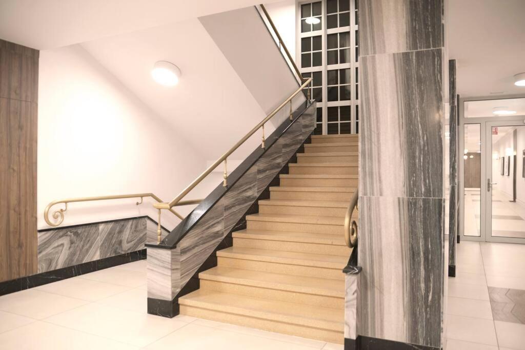 Elegant Apartment In The City Center Wrocław Kültér fotó
